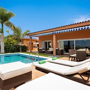 gorgeous-luxury-villa-with-private-pool-playa-de-la-arena.tenerifehoteles.net/